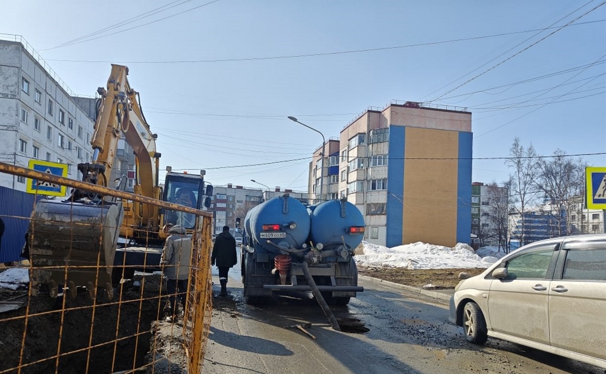 Межквартальный проезд частично закрыли на улице Комсомольской в Южно-Сахалинске Межквартальный проезд частично закрыли на улице Комсомольской в Южно-Сахалинске
