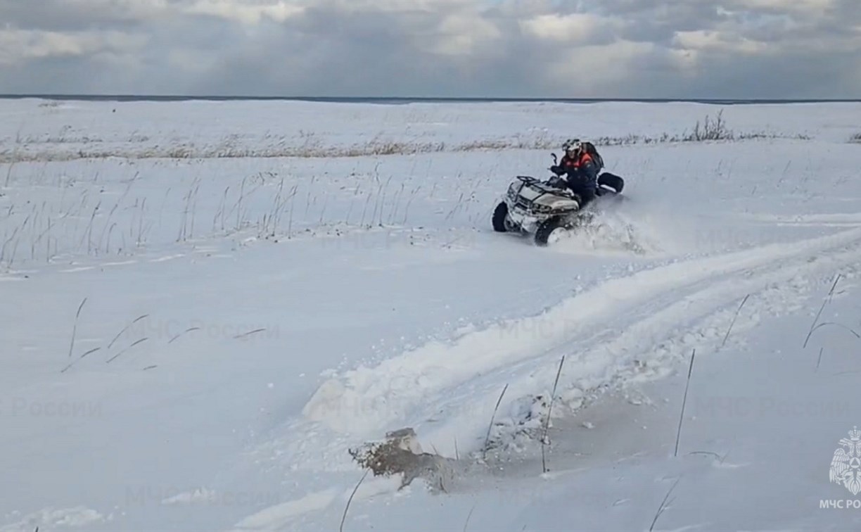 Беспилотники подключили к поискам двоих мужчин, пропавших на лодке у берегов Сахалина