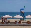 На пляже в Охотском планируется обустроить бассейн с морской водой
