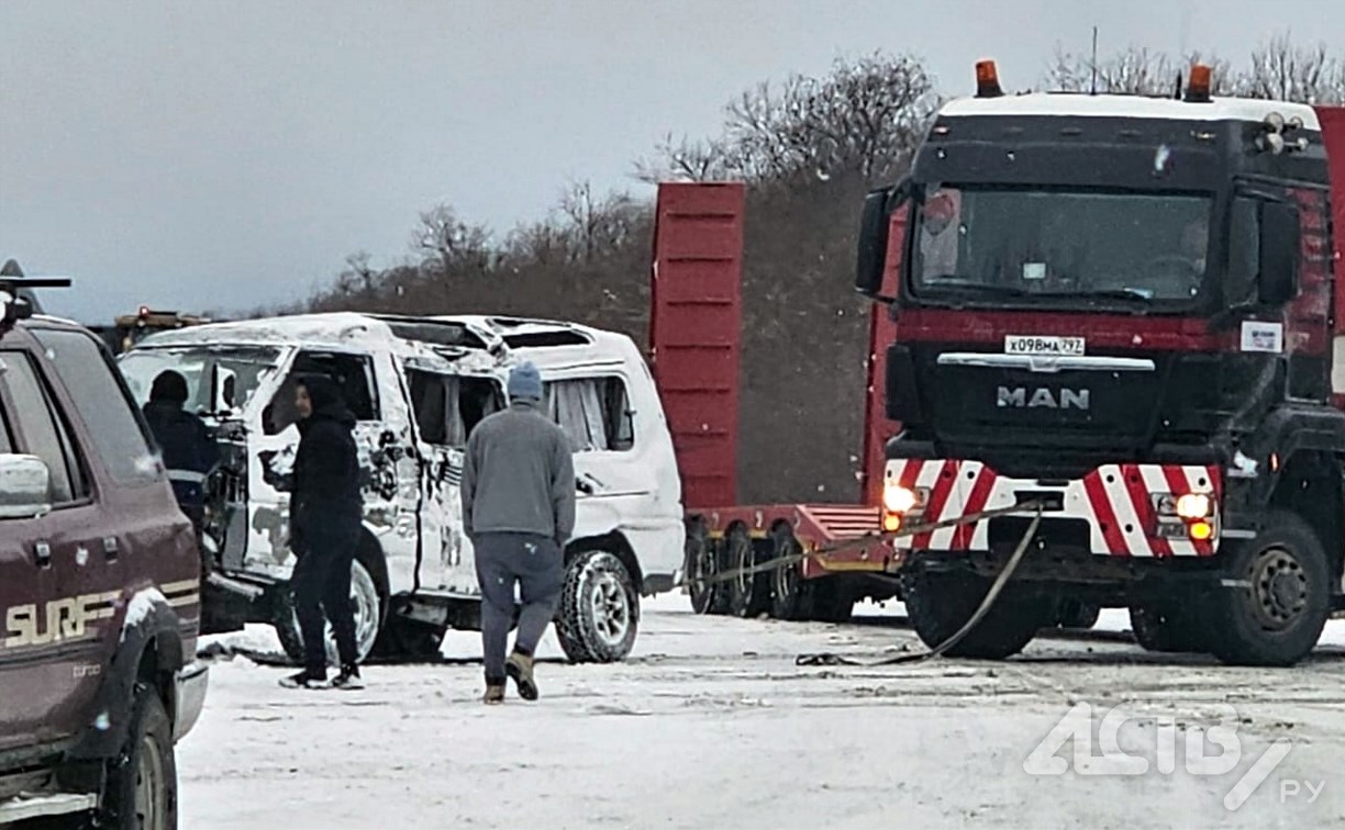 Неподалёку от Поронайска кувыркнулся в кювет микроавтобус 