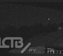 Подозрительные объекты в небе зафиксировала камера наружного наблюдения на Сахалине