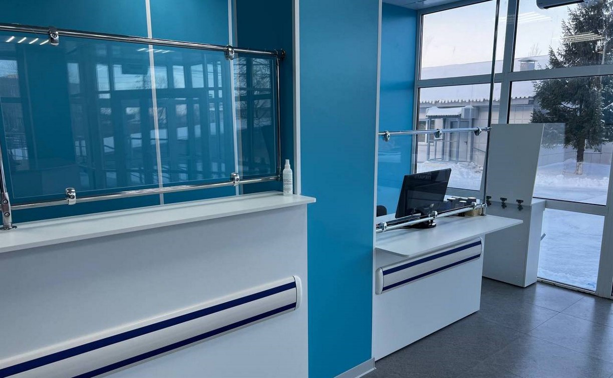 Кабинеты и коридоры отремонтировали в поликлинике ЦРБ в Аниве