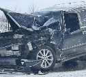 В ГИБДД раскрыли предварительную причину аварии с автобусом на Холмской трассе