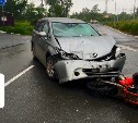 В Южно-Сахалинске автомобиль сбил несовершеннолетнего подростка на мотоцикле
