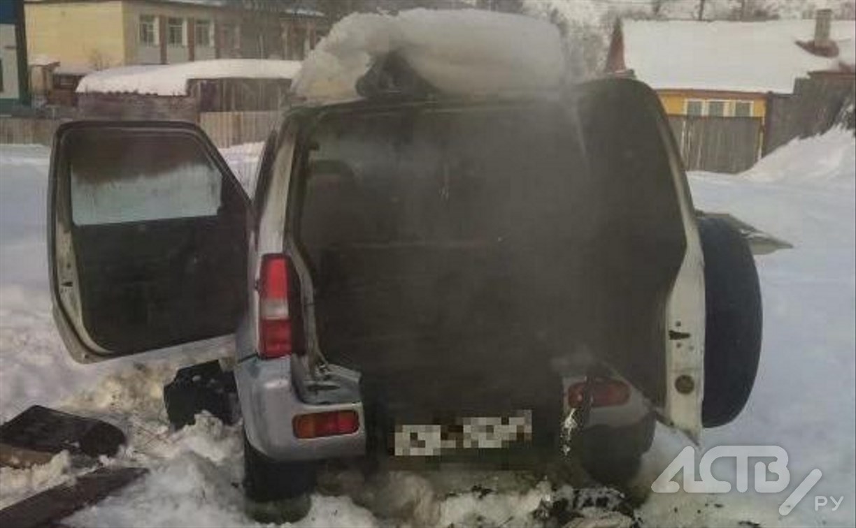 Появились фото сгоревших в Чапаево машин