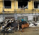 Последствия серьёзного пожара в Холмске: квартира выгорела, магазин затопило