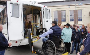 Семь районов Сахалина получат автобусы для инвалидов