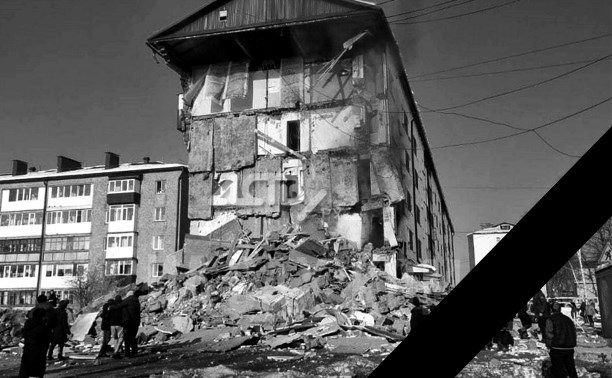 На Сахалине простились с погибшими в результате взрыва в многоэтажке