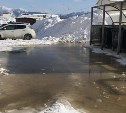 В Новом Дальнем несколько дворов затопило канализационными стоками
