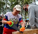 Сотрудницы колонии на Сахалине пилили брёвна в праздничной атмосфере