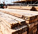 Сахалинец украл доски у хабаровчанина, чтобы достроить себе дом