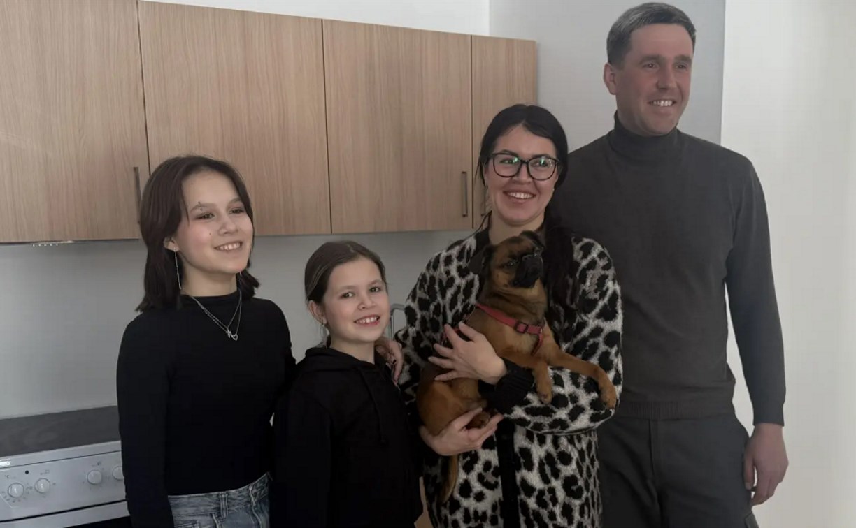 По инициативе президента семья сотрудника МЧС переехала из Мурманска на Сахалин по программе "Доступное арендное жилье в ДФО"