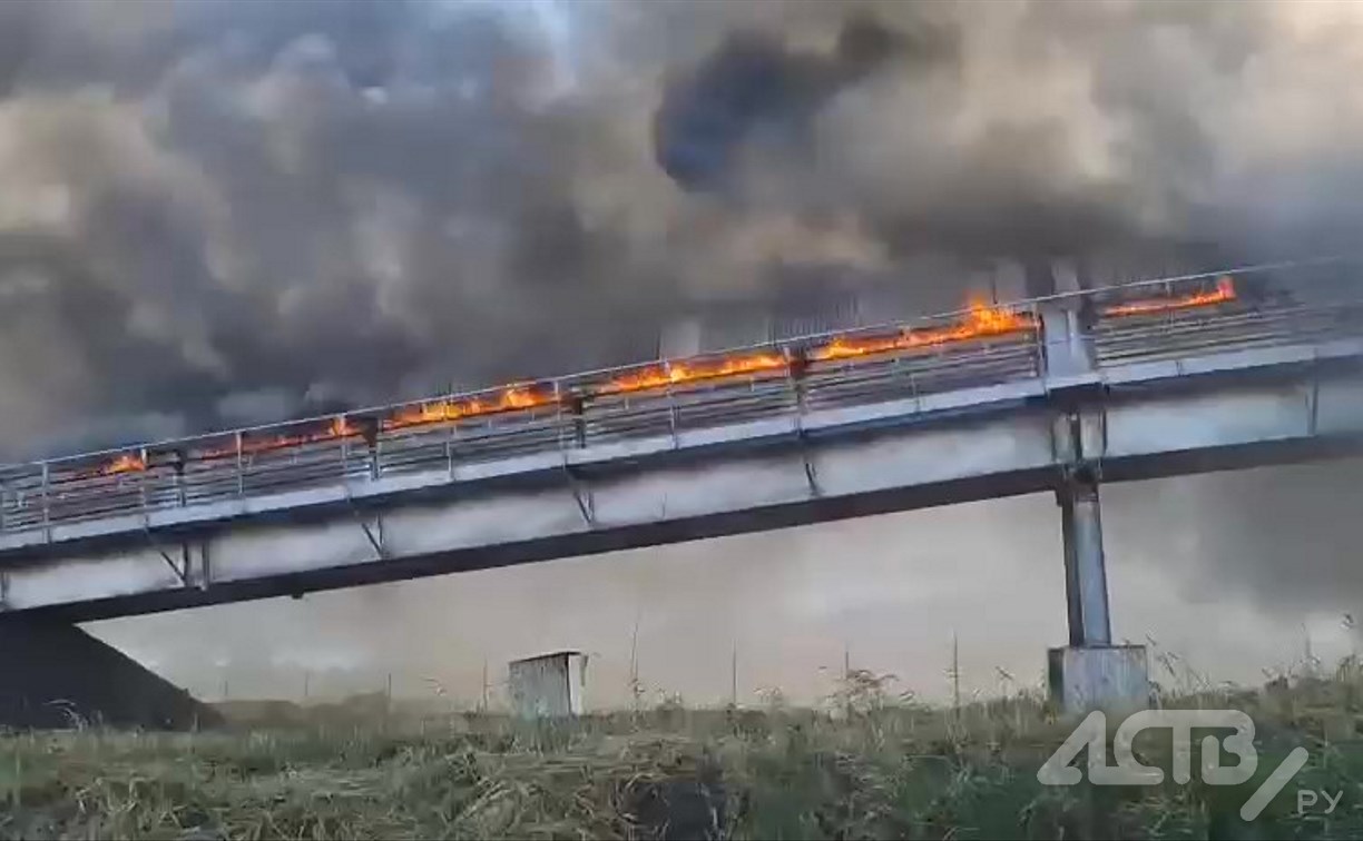 Крупный пожар на Сахалине: выгорел 150-метровый участок угольного конвейера
