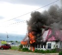Трёх человек эвакуировали при пожаре в административном здании на Сахалине