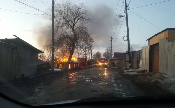 В Южно-Сахалинске потушили нежилой дом