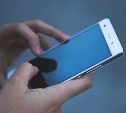 Южносахалинца будут судить за кражу телефона с лавочки на остановке