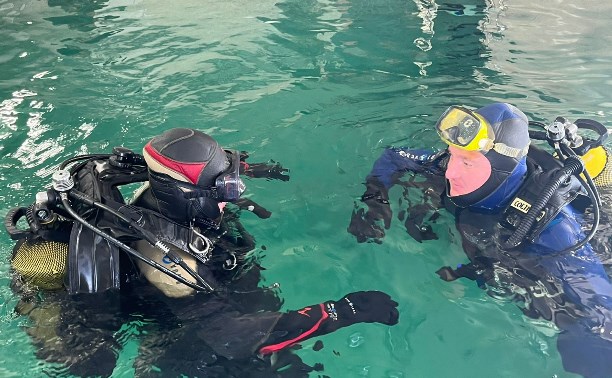 Сахалинские спасатели-водолазы провели тренировки в мутной воде