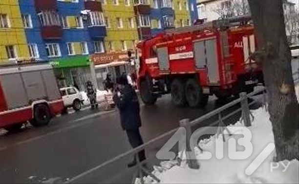 Около 30 человек эвакуировали из-за пожара в торговом центре в Южно-Сахалинске