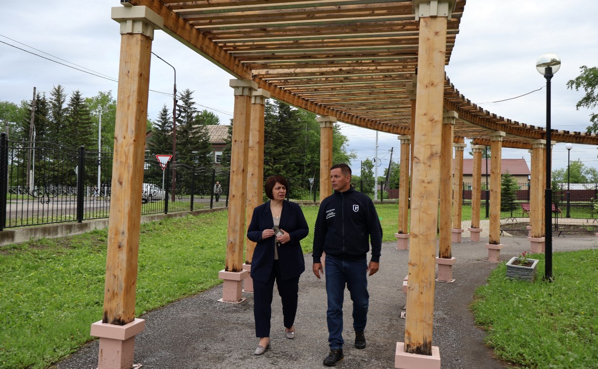 Парки в порядке, но есть недочеты: министр ЖКХ оценил благоустройство в Смирных