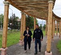 Парки в порядке, но есть недочеты: министр ЖКХ оценил благоустройство в Смирных