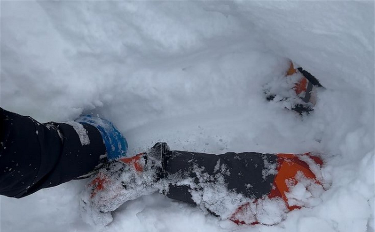 Спортсмена завалило снежной лавиной на Сахалине