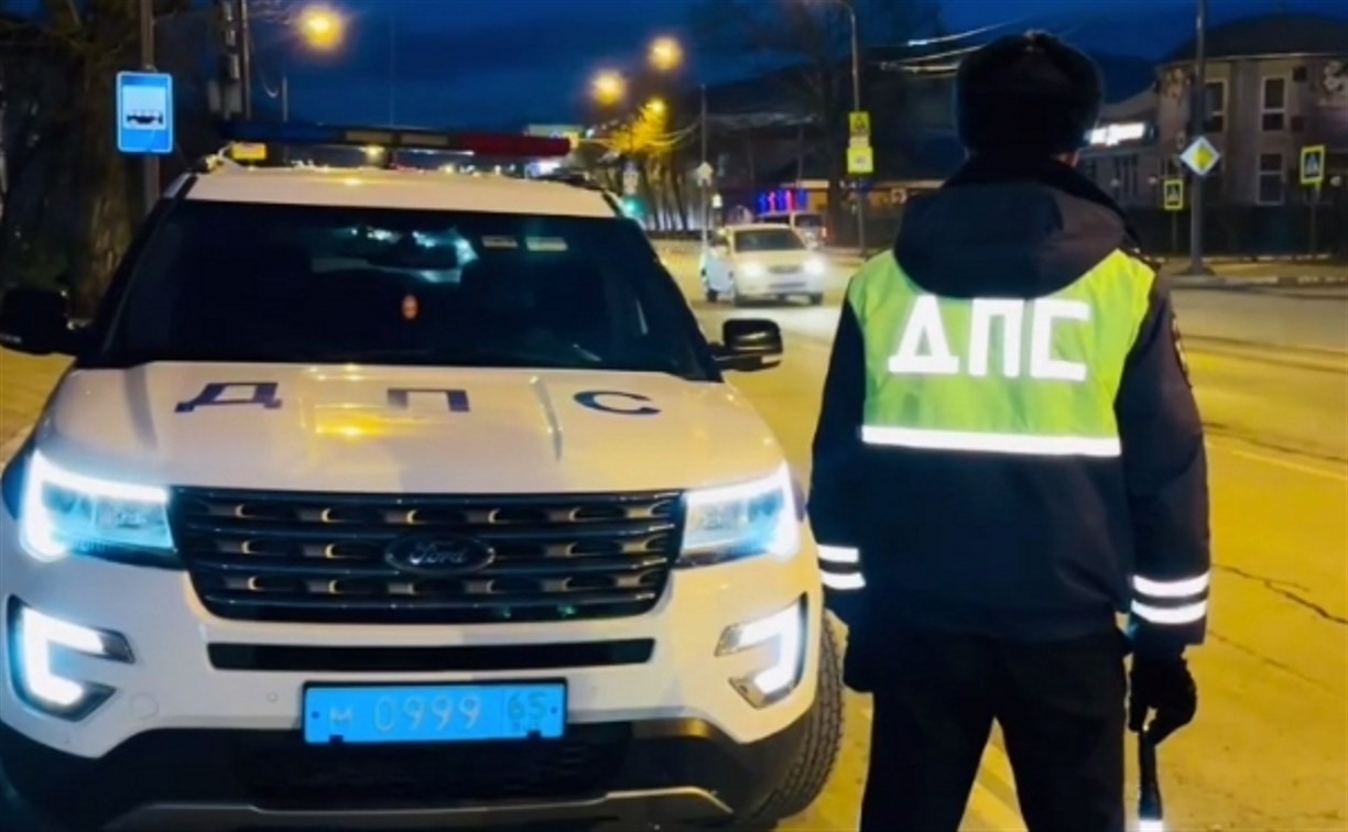 "Выезд на встречку, тонировка, глушители": за что штрафовали водителей на сахалинских дорогах 26 ноября