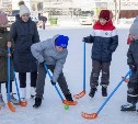 На новой ледовой площадке Южно-Сахалинска устроили хоккейный мастер-класс 
