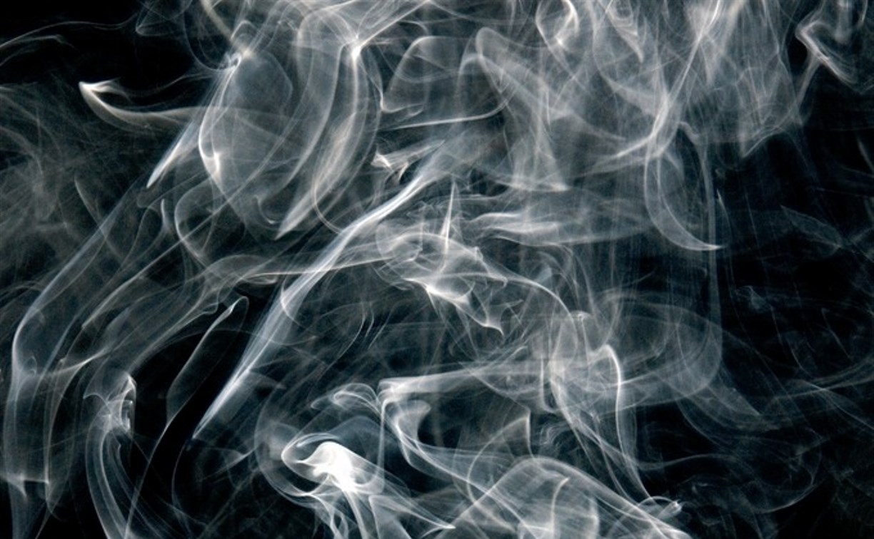 Картон загорелся в торговом центре в Южно-Сахалинске 