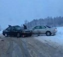 Две "Тойоты" столкнулись на трассе Южно-Сахалинск - Долинск