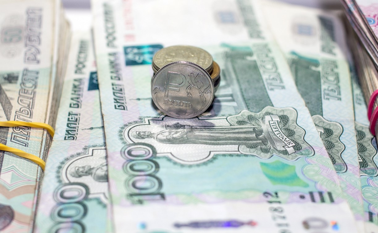 На счетах сахалинцев в банках - более 229 млрд рублей