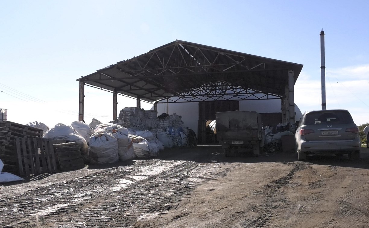 Половина отходов из сетчатых контейнеров в Южно-Сахалинске непригодна для переработки