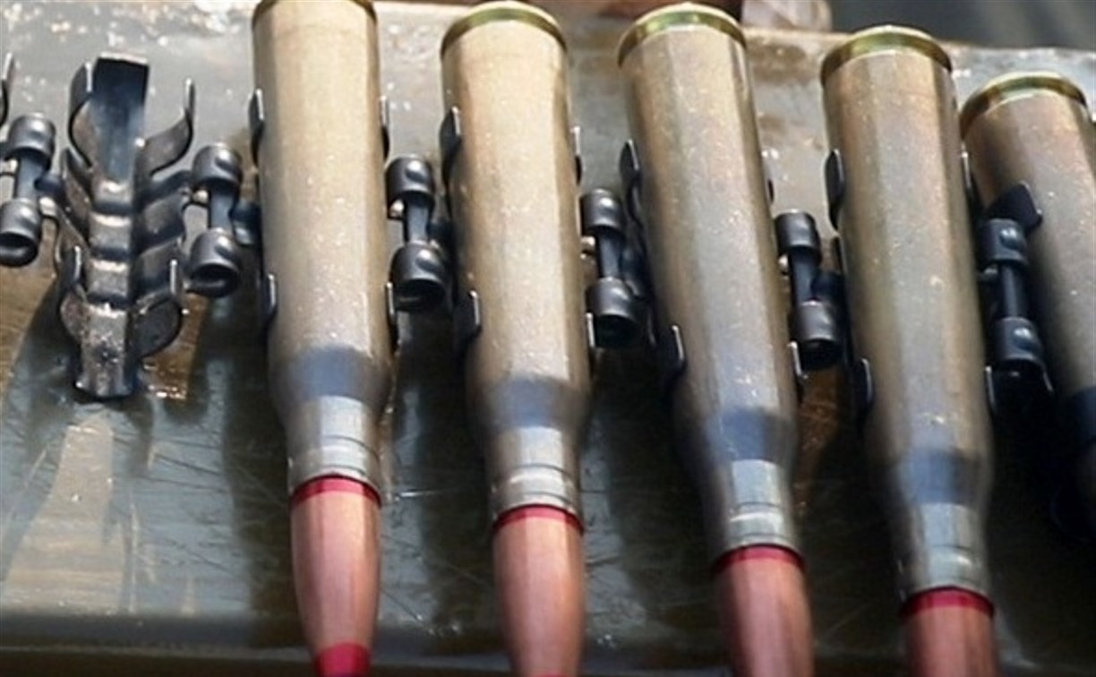 Военнослужащие ВВО на Сахалине обучаются стрельбе из 7,62-мм пулемёта "Калашникова"