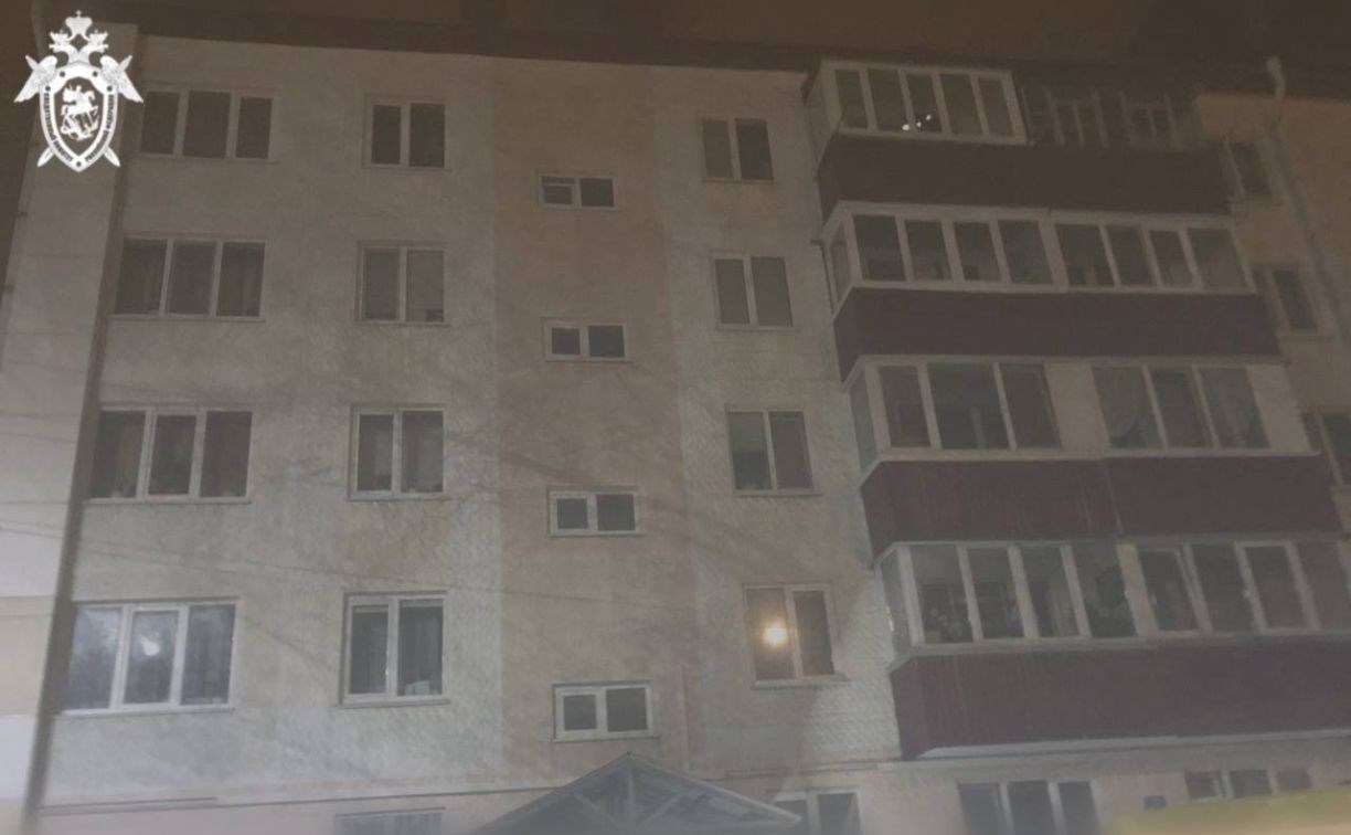 Мёртвого мужчину обнаружили во дворе дома в Корсакове Мёртвого мужчину обнаружили во дворе дома в Корсакове
