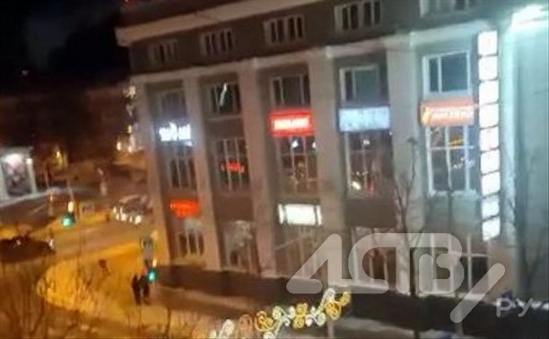 Продавцов и покупателей универмага эвакуировали в Южно-Сахалинске