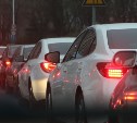 Автомобилисты застряли в пробках на трёх улицах Южно-Сахалинска