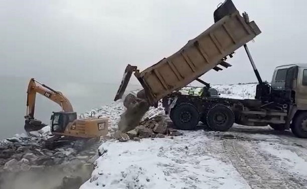 Разрушенный во время циклона участок федеральной трассы восстановили на Сахалине