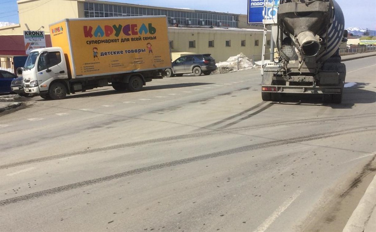 Очевидцев столкновения бетономешалки и грузовика просит откликнуться ОГИБДД Южно-Сахалинска