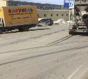 Очевидцев столкновения бетономешалки и грузовика просит откликнуться ОГИБДД Южно-Сахалинска