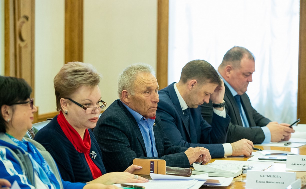 Указ о создании совета «серебряных волонтеров» подписал сахалинский губернатор