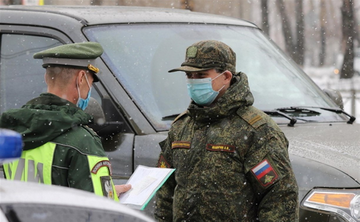 Сахалинские военнослужащие показали ВАИ свои автомобили