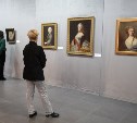 Тайны анонимных портретов: выставка "Неизвестный" открылась в сахалинском музее книги Чехова 