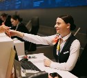 Около 1000 муаровых лент, олицетворяющих Победу во Второй мировой войне, раздали в аэропорту Южно-Сахалинска