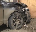 Автомобиль влетел в старинное японское здание в Южно-Сахалинске