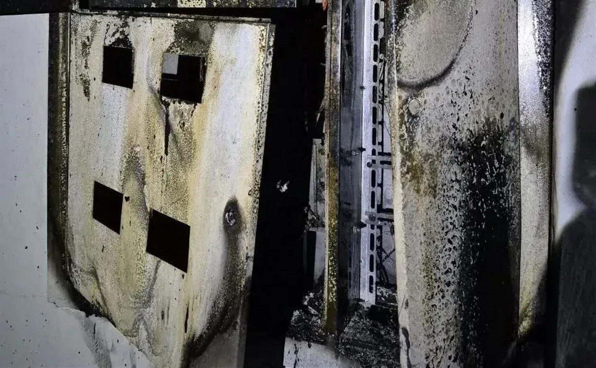 Горел электрощит: восемь человек спасли при пожаре в жилом доме в Смирных