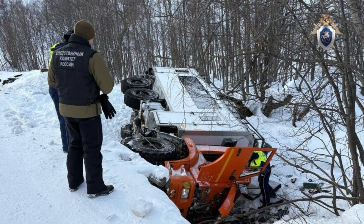 Вахтовка с пассажирами упала в реку на Мильковской трассе