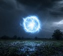 Шаровая молния может залететь в дом и "пойти" на телефон — ученый объяснил, почему
