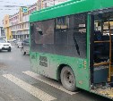 Пассажир пострадал в результате столкновения самосвала с автобусом в Южно-Сахалинске