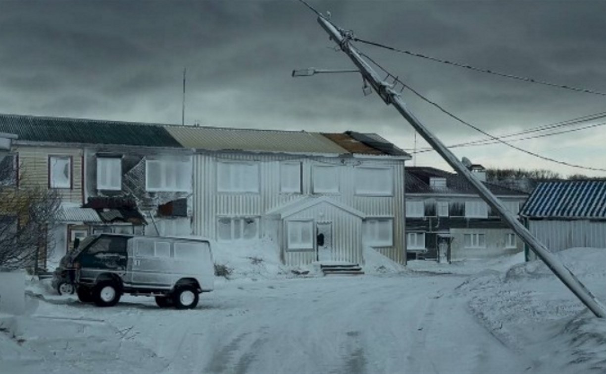 Циклон на Северных Курилах: повреждены ЛЭП и кровли, ведётся восстановление