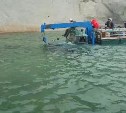 Суровые курильчане на большегрузе "плыли" по морю - видео