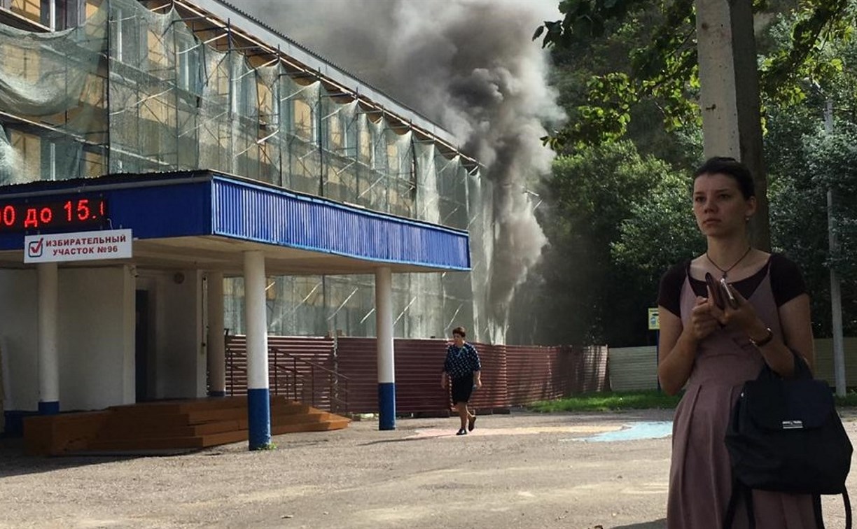 Школа и избирательный участок загорелись в Невельске